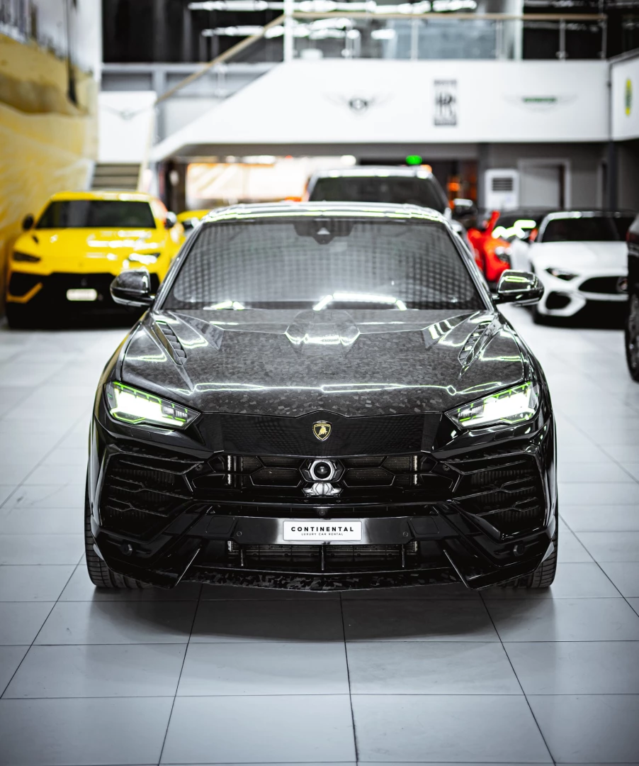 Lamborghini Urus Black - image 3